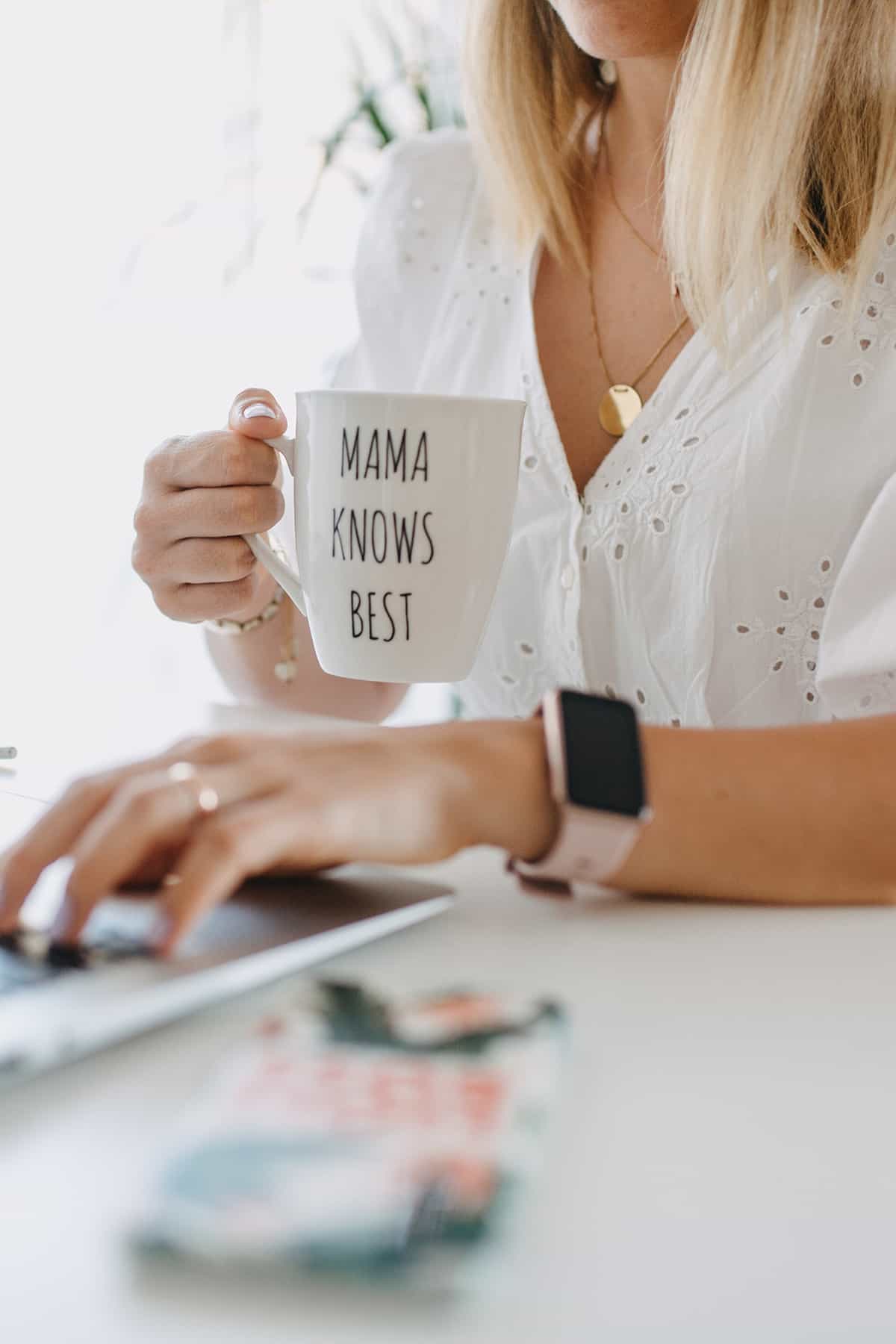 Mama Knows Best Porselen Anne Kupası