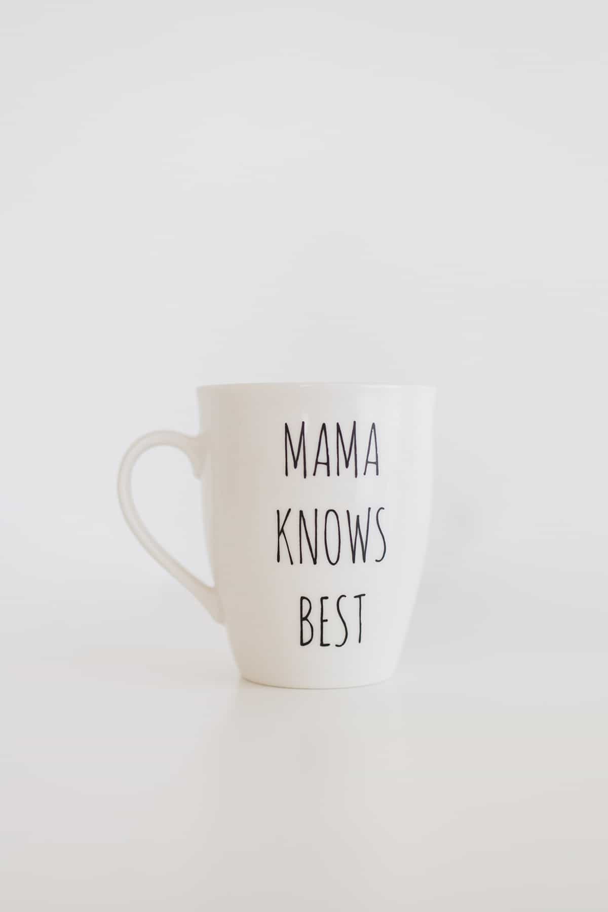 Mama Knows Best Porselen Anne Kupası
